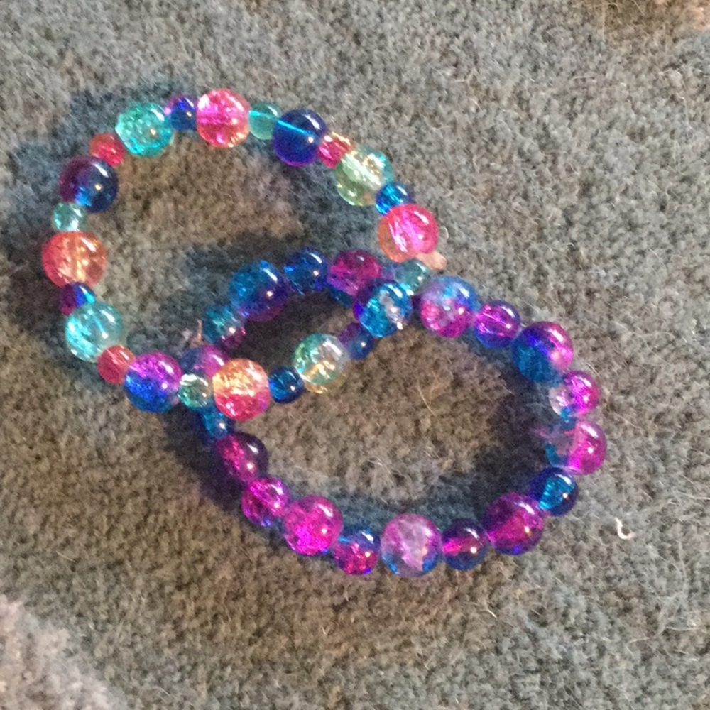 2 glass hand-made stretch braclets.
